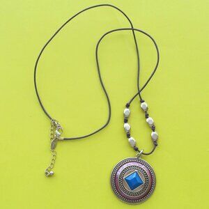 Vintage Lia Sophia necklace Round pendant